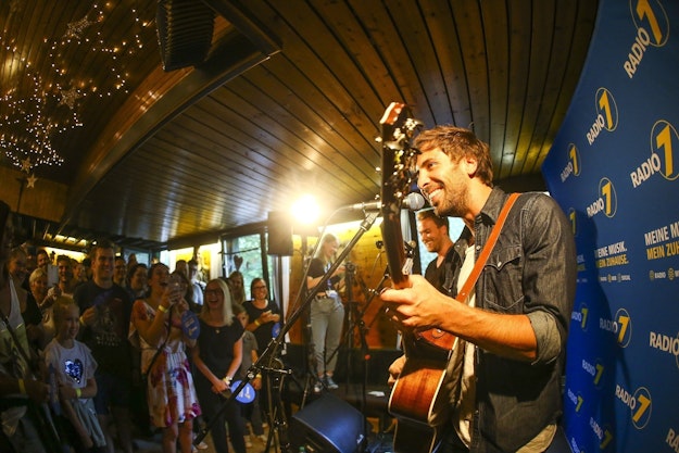 Max Giesinger lässt die Besucher jubeln und schwitzen